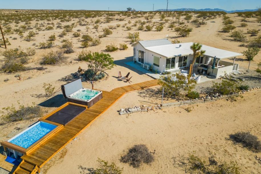 Entire home in Joshua Tree, California 4 guests1 bedroom3 beds1 bath-0