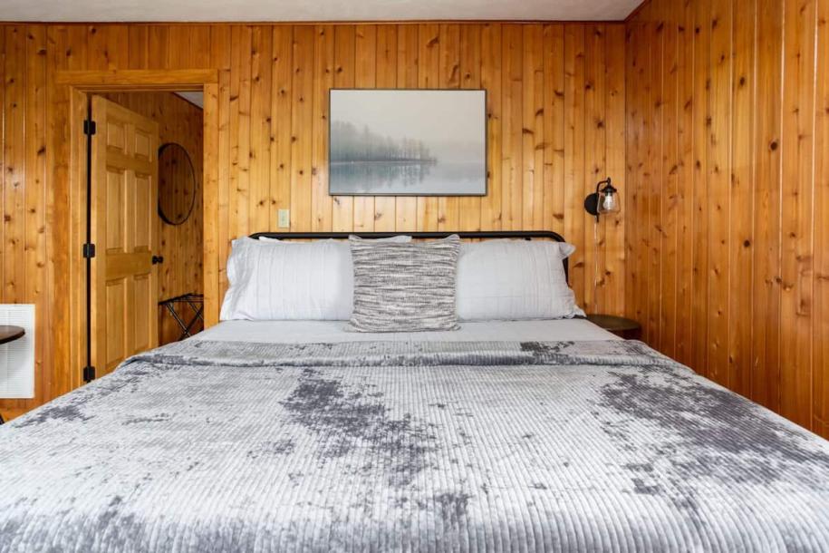 Entire cabin in Gatlinburg, Tennessee 6 guests1 bedroom3 beds1 bath-8