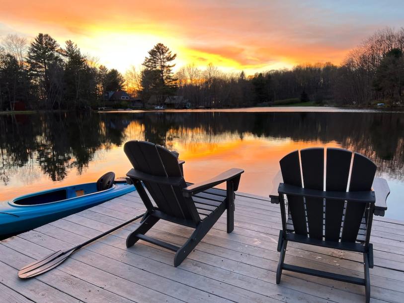 Entire cabin in Ferndale, New York 6 guests3 bedrooms4 beds2 baths-18