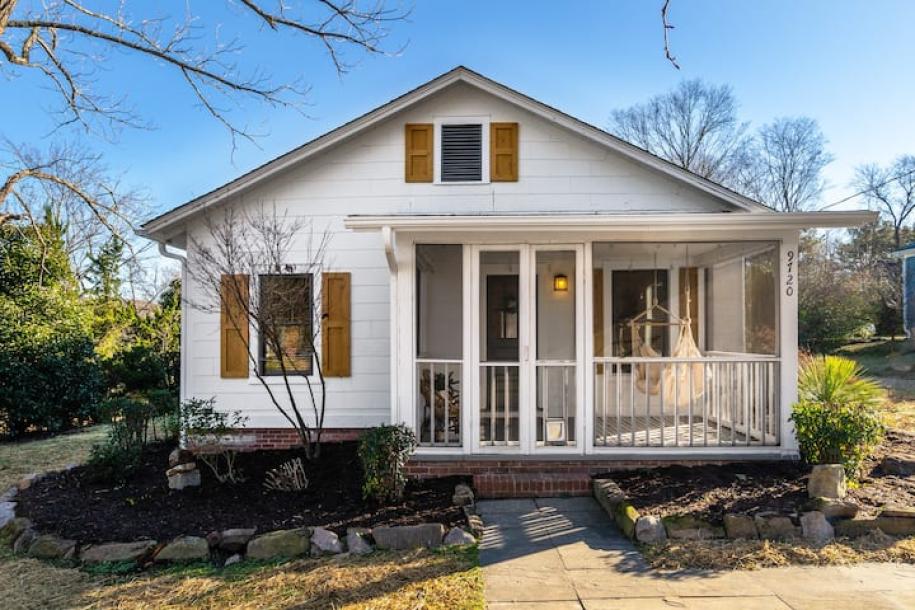 Entire bungalow in Wake Forest, North Carolina 8 guests3 bedrooms4 beds1.5 baths-0