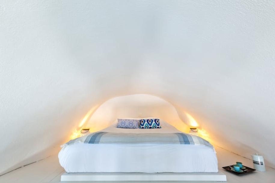 Entire home in Oia, Greece 5 guests2 bedrooms3 beds1 bath-6