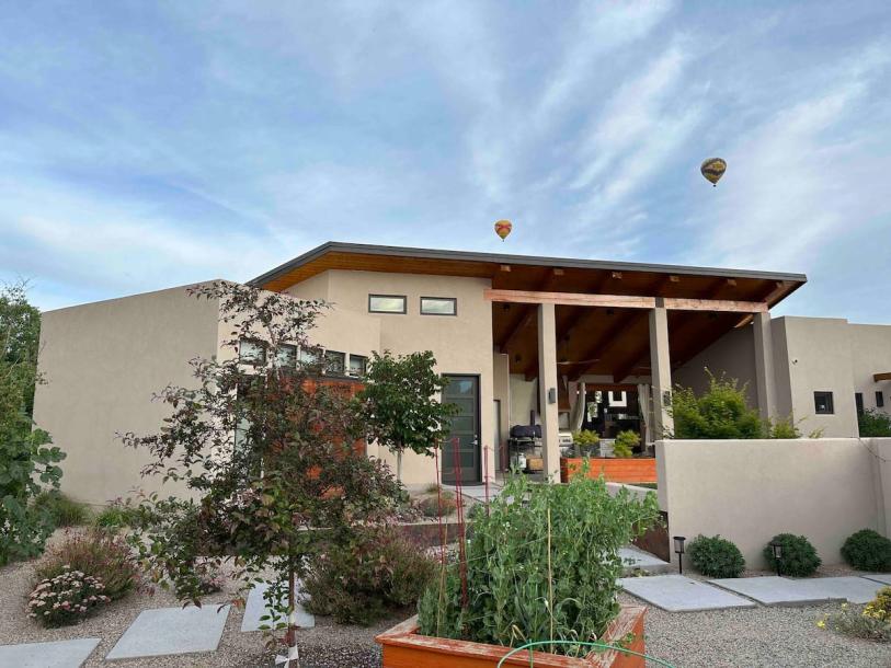 Entire guesthouse in Albuquerque, New Mexico 2 guests1 bedroom1 bed1 bath-1