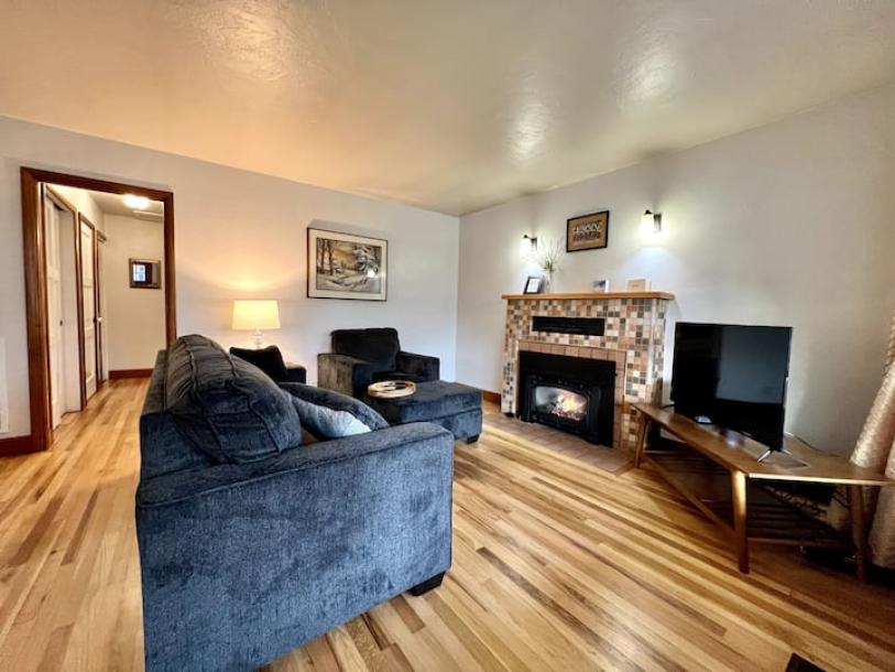 Entire home in Grants Pass, Oregon 6 guests2 bedrooms2 beds1 bath-15