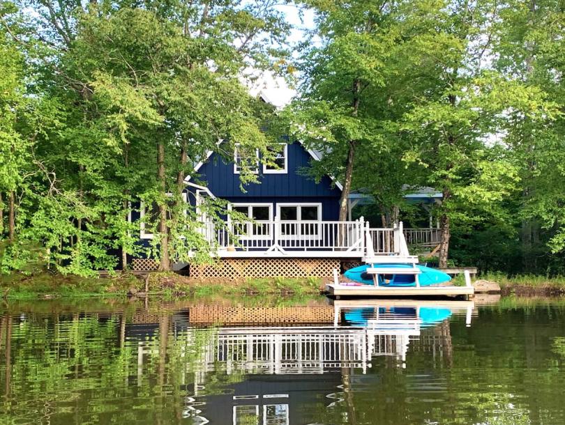 Entire cabin in Ferndale, New York 6 guests3 bedrooms4 beds2 baths-0