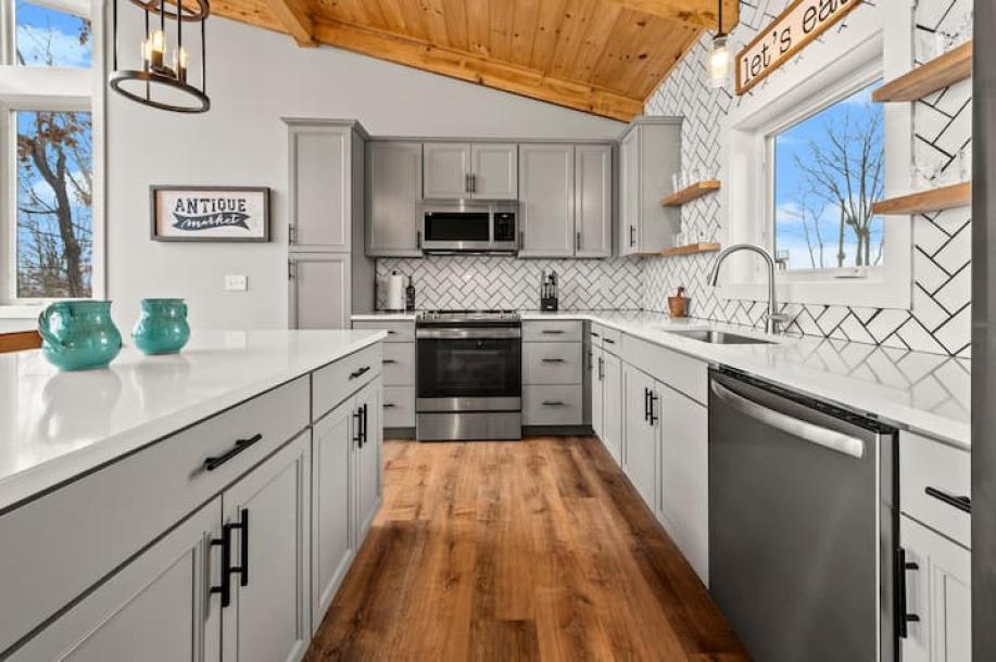 Entire cabin in Sevierville, Tennessee 8 guests3 bedrooms3 beds3.5 baths-14