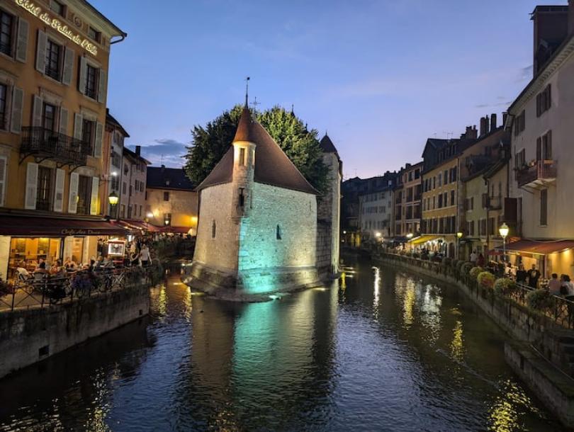 Entire rental unit in Annecy, France 2 guests1 bedroom2 beds1 bath-0