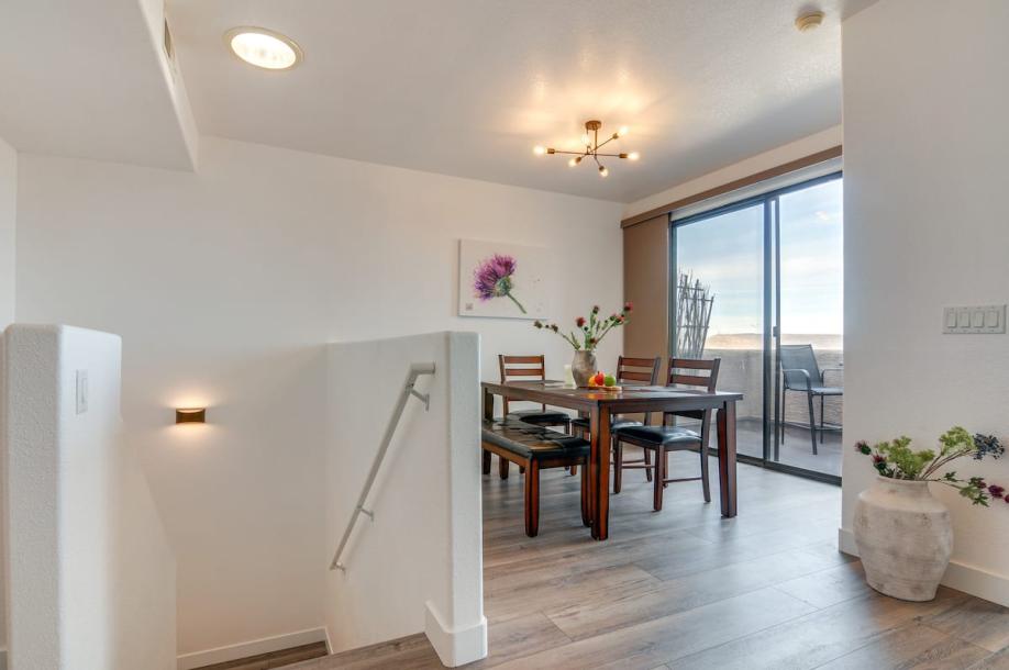 Entire townhouse in Page, Arizona 6 guests2 bedrooms3 beds2.5 baths-12