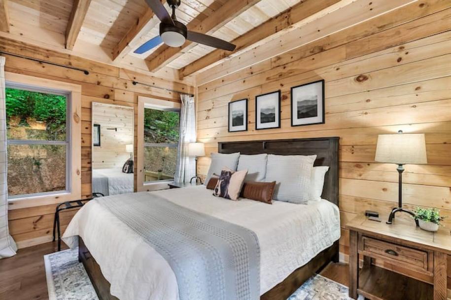 Entire cabin in Sevierville, Tennessee 12 guests3 bedrooms7 beds3 baths-6