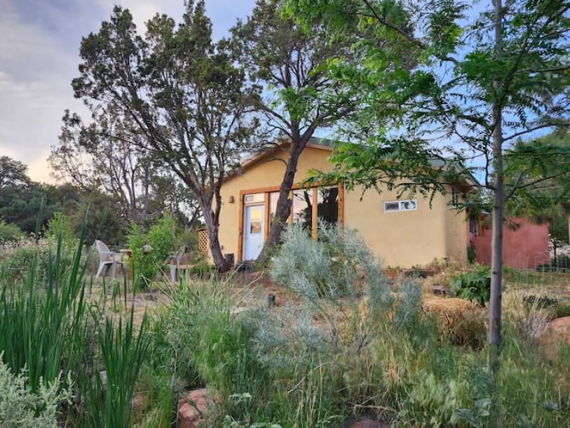 Entire guesthouse in Santa Fe, New Mexico 2 guests1 bedroom2 beds1 bath-9