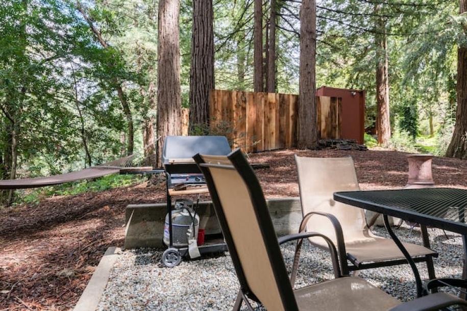 Entire cabin in Los Gatos, California 4 guests1 bedroom3 beds1 bath-7