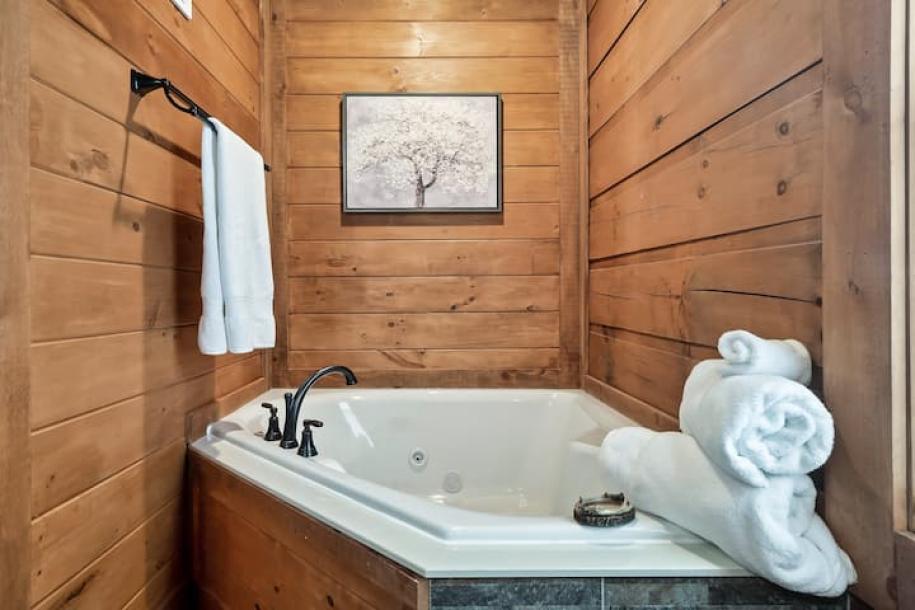 Entire cabin in Sevierville, Tennessee 8 guests3 bedrooms3 beds2.5 baths-7