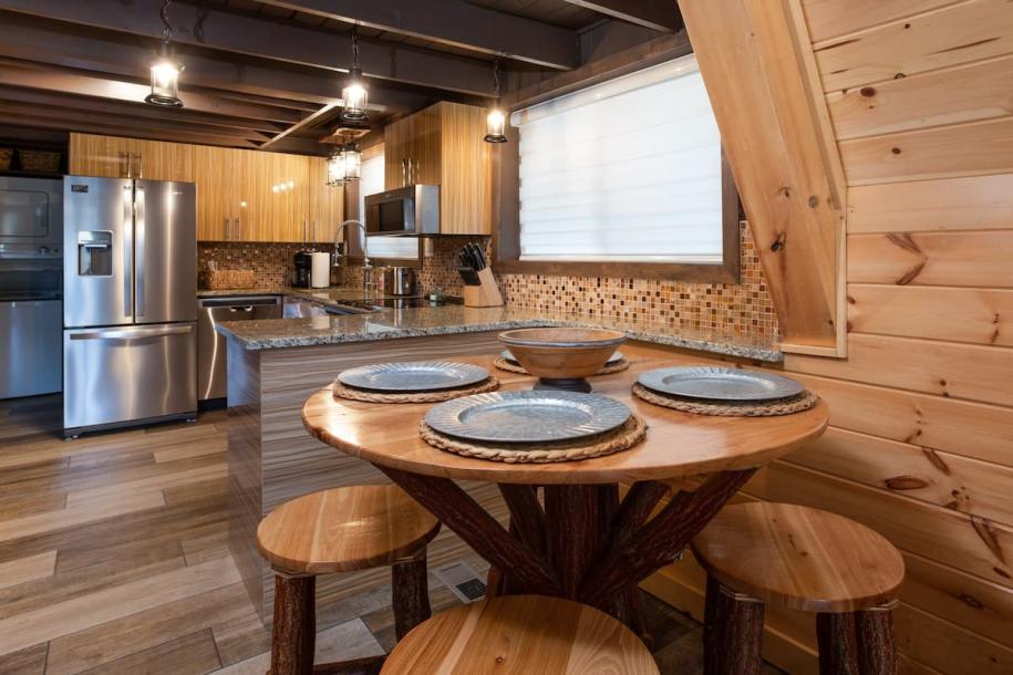 Entire cabin in Gatlinburg, Tennessee 6 guests2 bedrooms3 beds1.5 baths-6