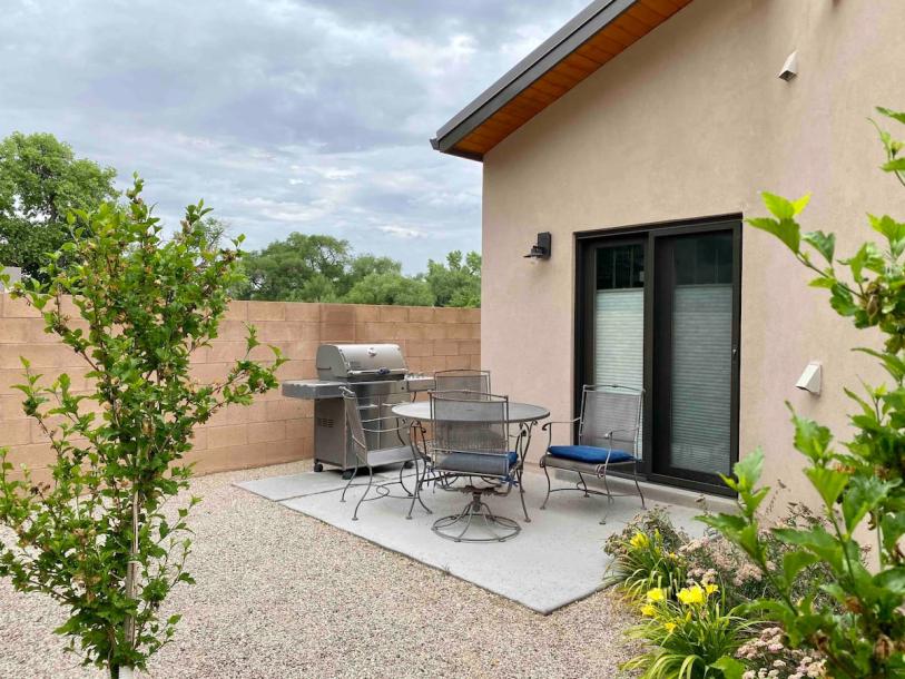 Entire guesthouse in Albuquerque, New Mexico 2 guests1 bedroom1 bed1 bath-8