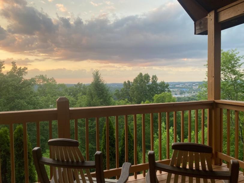 Entire cabin in Pigeon Forge, Tennessee 8 guests3 bedrooms4 beds3 baths-3