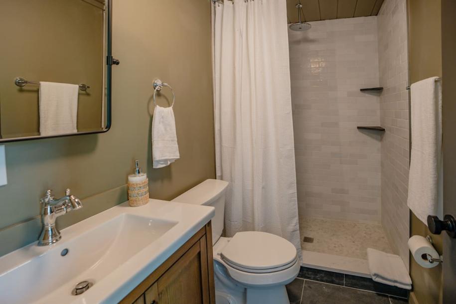 Entire cabin in Slade, Kentucky 2 guests1 bedroom1 bed1 bath-7