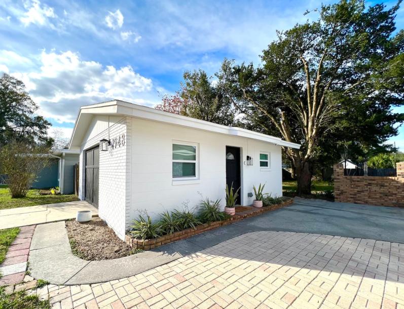 Entire guesthouse in Orlando, Florida 2 guests1 bedroom1 bed1 bath-0