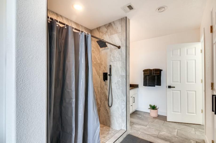 Entire townhouse in Page, Arizona 6 guests2 bedrooms3 beds2.5 baths-5