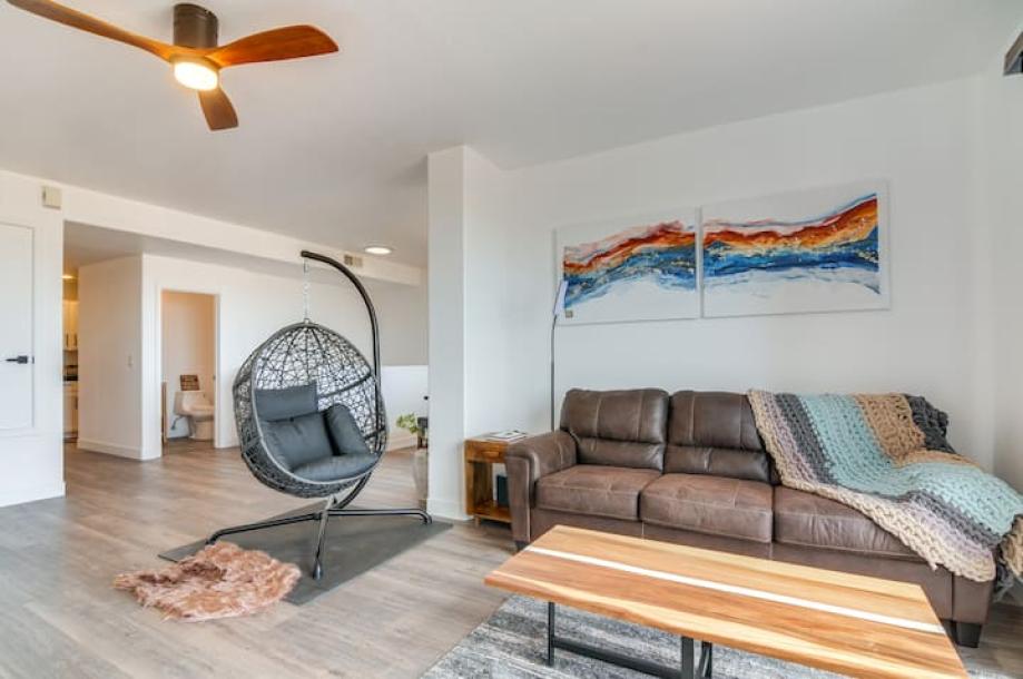 Entire townhouse in Page, Arizona 6 guests2 bedrooms3 beds2.5 baths-14