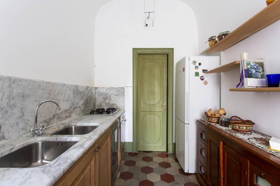Room in Palermo, Italy 3 bedsDedicated bathroom-13
