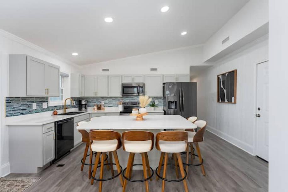 Entire townhouse in North Topsail Beach, North Carolina 10 guests4 bedrooms5 beds2.5 baths-16