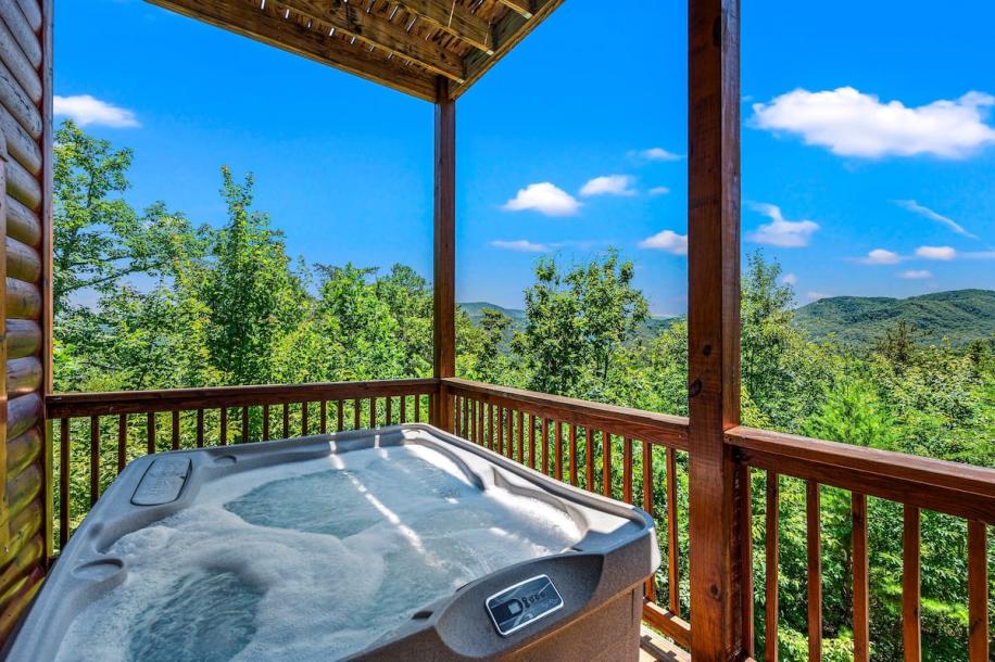 Entire cabin in Sevierville, Tennessee 8 guests2 bedrooms5 beds2.5 baths-5
