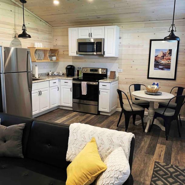 Tiny home in Panguitch, Utah 4 guests1 bedroom2 beds1 bath-0
