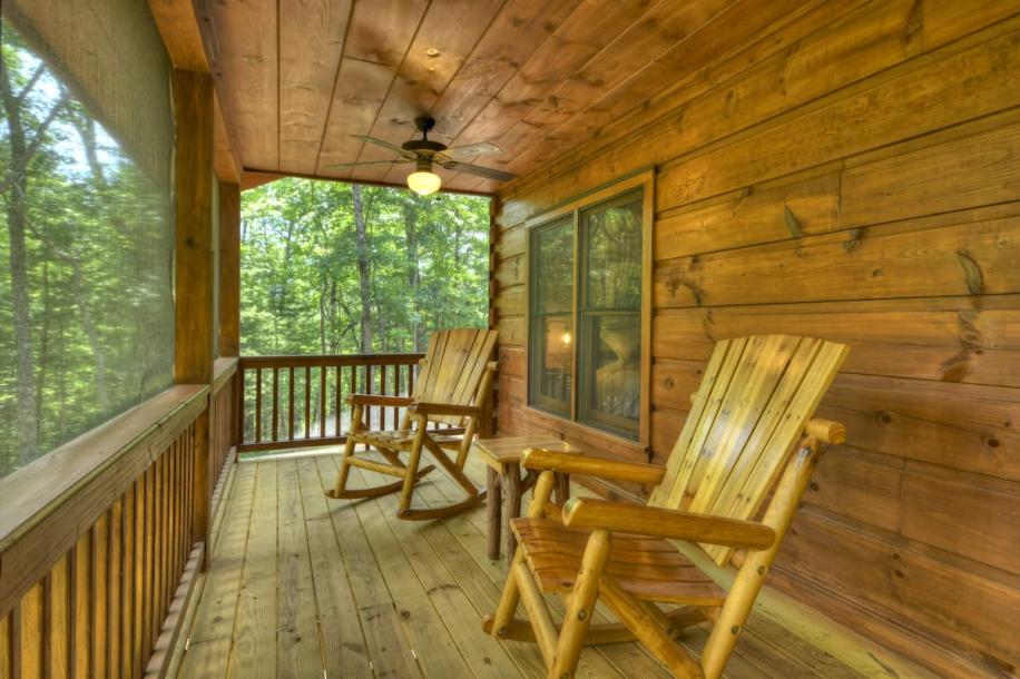 Entire home in Blue Ridge, Georgia 4 guests2 bedrooms2 beds2 baths-3