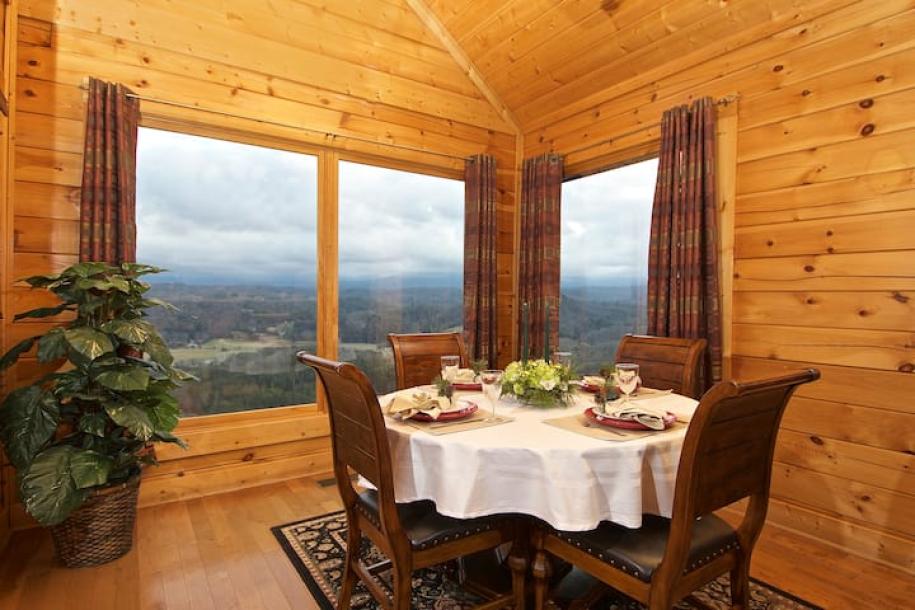 Entire cabin in Sevierville, Tennessee 5 guests2 bedrooms2 beds2 baths-11