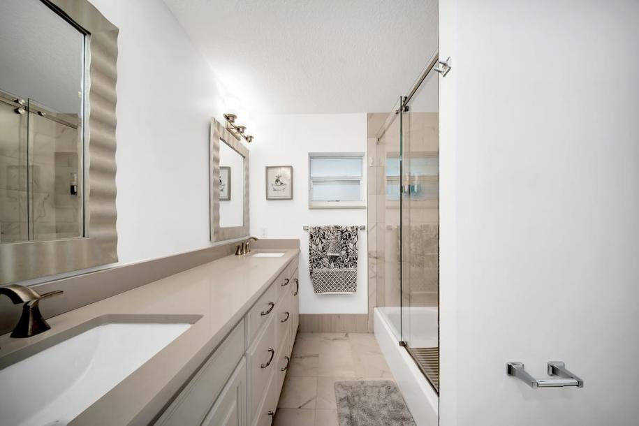 Elegant Waterside Haven - 3BR Pool House-2