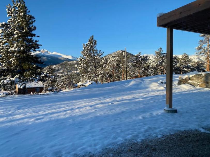 Entire townhouse in Estes Park, Colorado 6 guests2 bedrooms4 beds2 baths-1