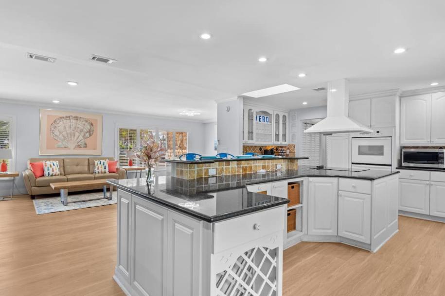 Spacious 5 BR Retreat with Game Room & Heated Pool-9
