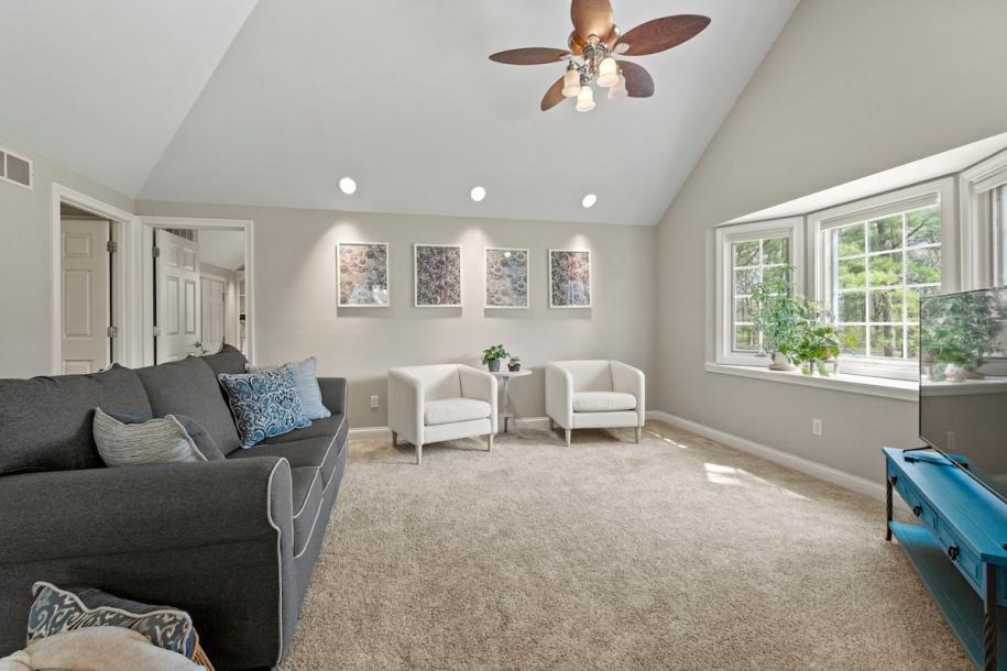 Entire guesthouse in Fort Wayne, Indiana 4 guests1 bedroom2 beds1 bath-11