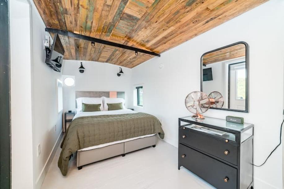 Train in Lynchburg, Virginia 3 guests1 bedroom2 beds1 bath-7
