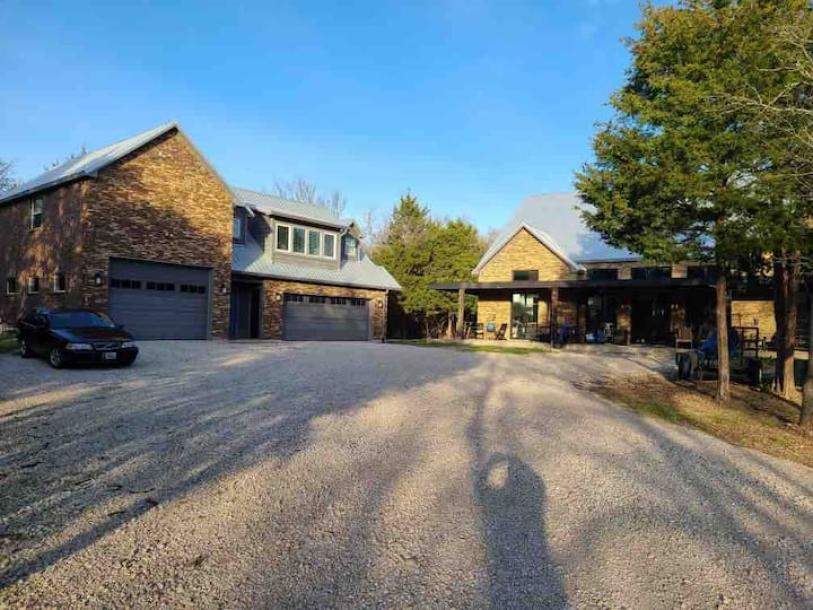 Entire home in Greenville, Texas 2 guests1 bedroom1 bed1 bath-1