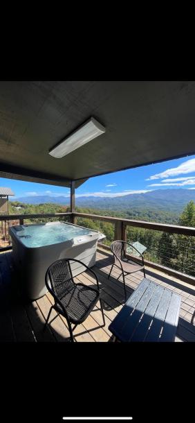 Entire cabin in Gatlinburg, Tennessee 6 guests1 bedroom3 beds1 bath-17