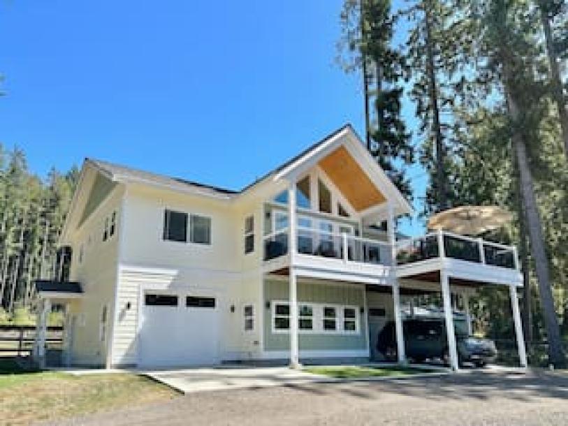 Entire home in Gig Harbor, Washington 4 guests2 bedrooms2 beds2 baths-0