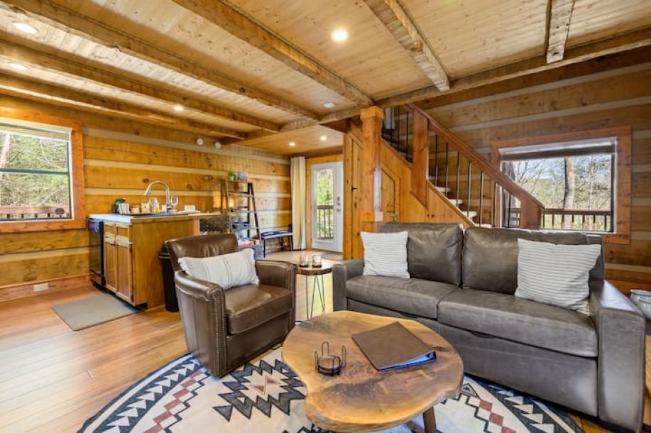 Entire cabin in Sevierville, Tennessee 2 guests1 bedroom1 bed1 bath-9