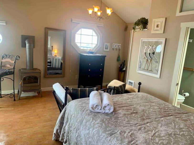 Entire cottage in Vashon, Washington 3 guests1 bedroom1 bed1 bath-4