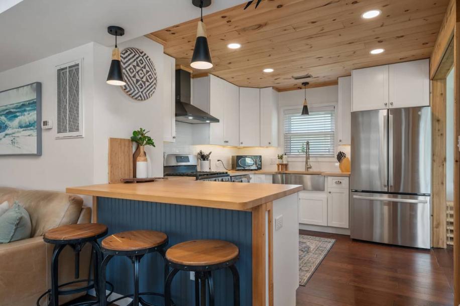 Entire home in Nags Head, North Carolina 8 guests3 bedrooms6 beds2 baths-11
