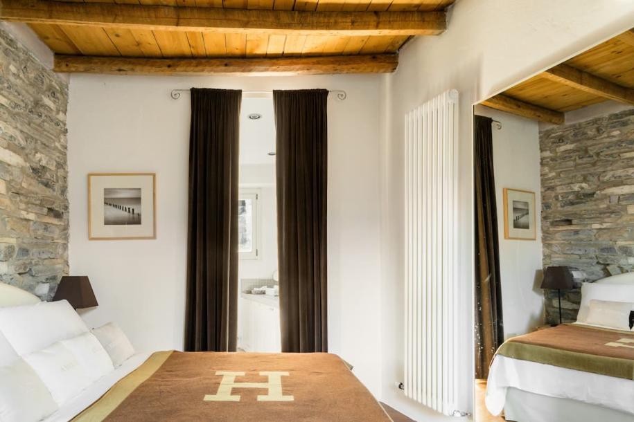 Entire rental unit in Blevio, Italy 2 guests1 bedroom1 bed1 bath-4