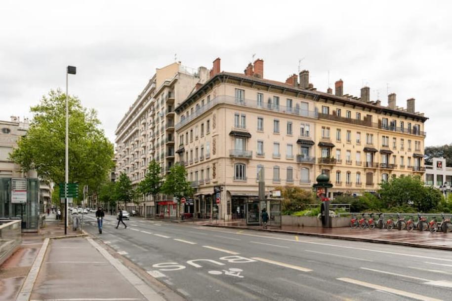 Entire rental unit in Lyon, France 4 guests1 bedroom1 bed1 bath-0