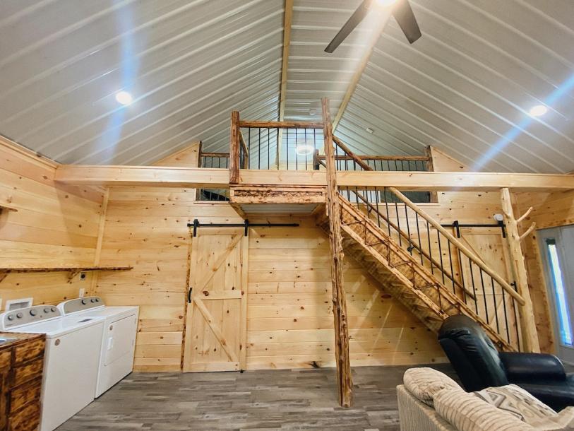 Entire cabin in Mckee, Kentucky 6 guests2 bedrooms4 beds1 bath-3