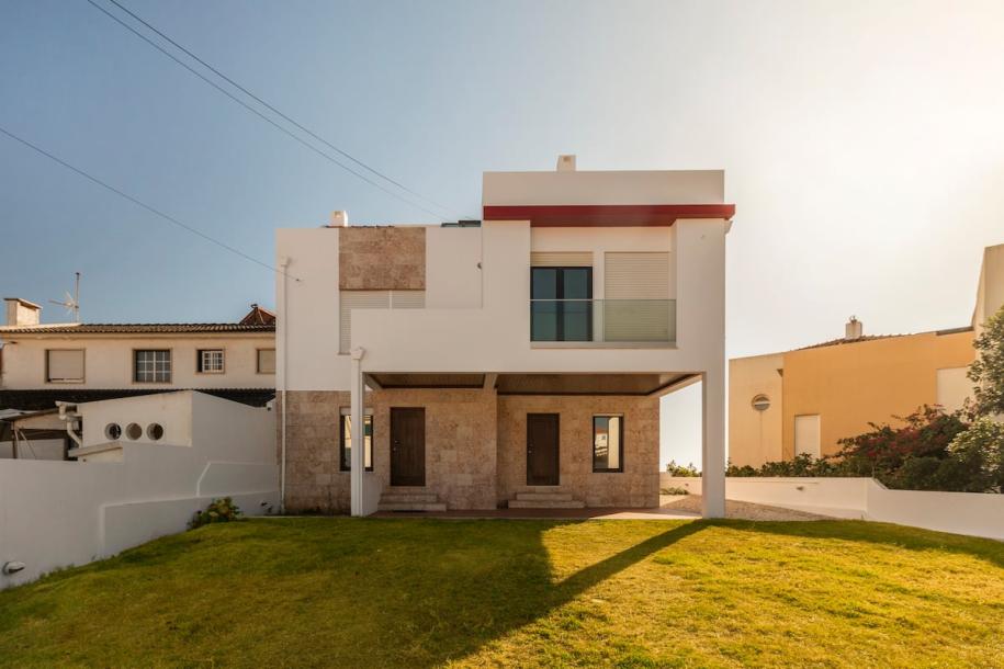 Entire home in Colares, Portugal 6 guests3 bedrooms4 beds1.5 baths-7