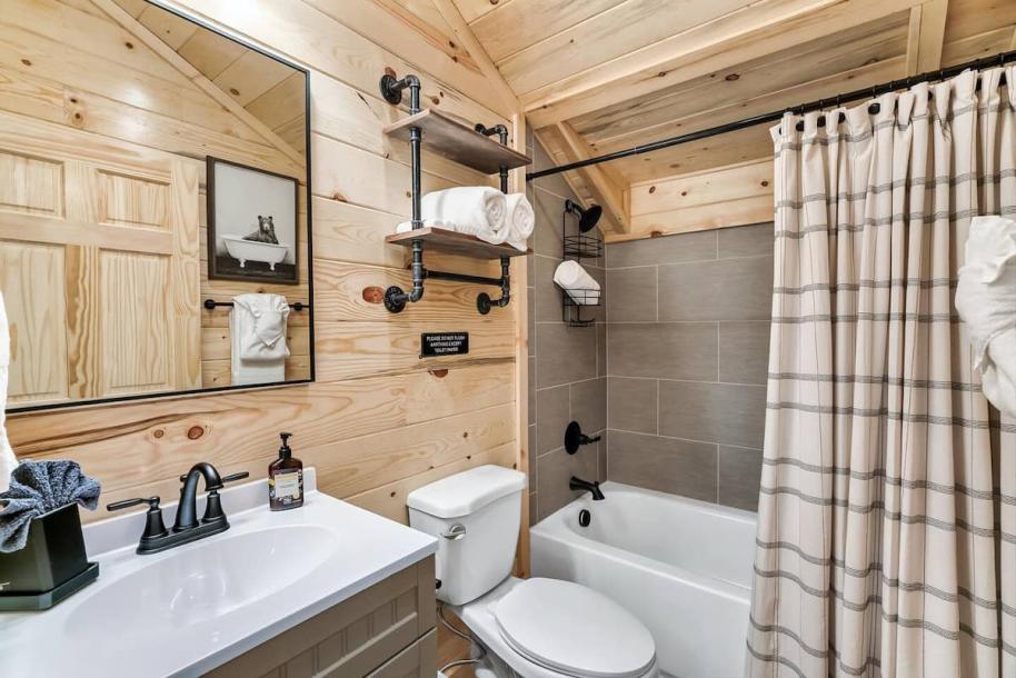 Entire cabin in Sevierville, Tennessee 12 guests3 bedrooms7 beds3 baths-3