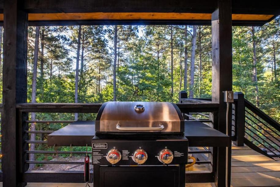 Entire cabin in Broken Bow, Oklahoma 2 guests1 bedroom1 bed1 bath-4