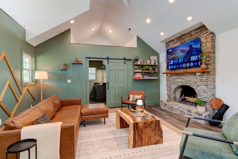 Entire home in Asheville, North Carolina 5 guests2 bedrooms3 beds2 baths-12
