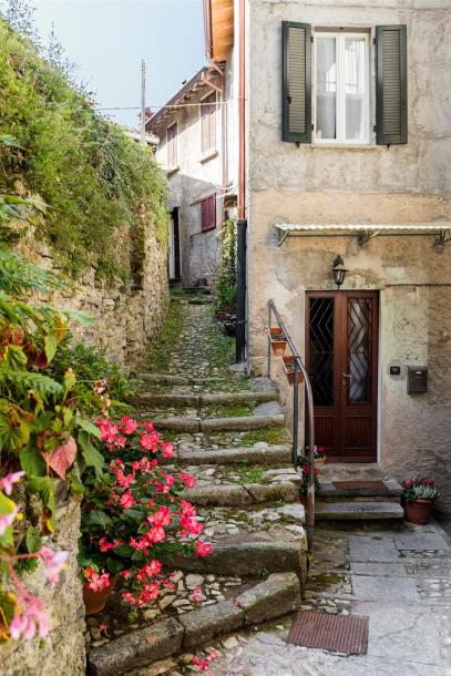 Entire rental unit in Blevio, Italy 2 guests1 bedroom1 bed1 bath-9