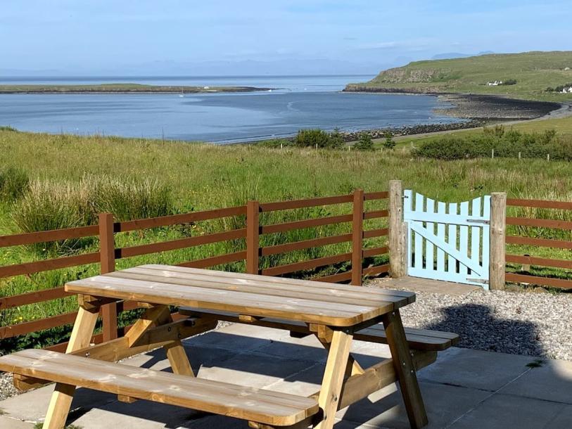 Entire cottage in Staffin, United Kingdom 4 guests2 bedrooms3 beds1.5 baths-4