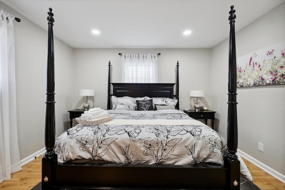 Entire home in Charlotte, North Carolina 10 guests4 bedrooms4 beds3 baths-5