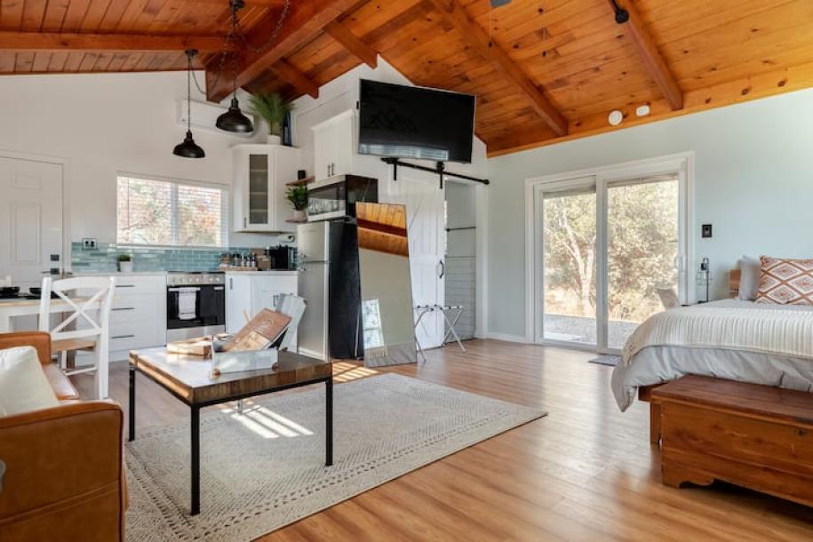 Entire cabin in Ahwahnee, California 3 guests1 bedroom1 bed1 bath-2